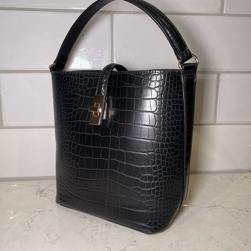 Elegant Black Croc-Embossed Bucket Bag